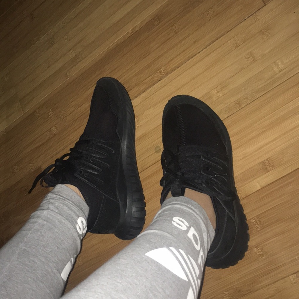 Adidas Tubular Sneakers 6 MEN/ 8 WOMEN